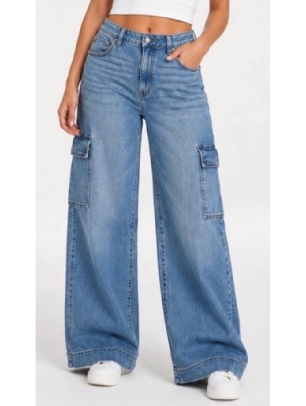 American Eagle Super High Rise Baggy Wide Leg Cargo Jeans